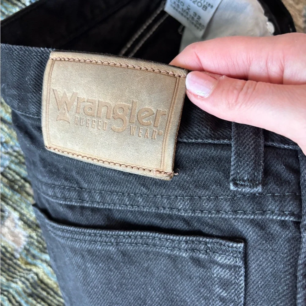 Wrangler Classic Black Women's Jeans - Picture 4 of 7